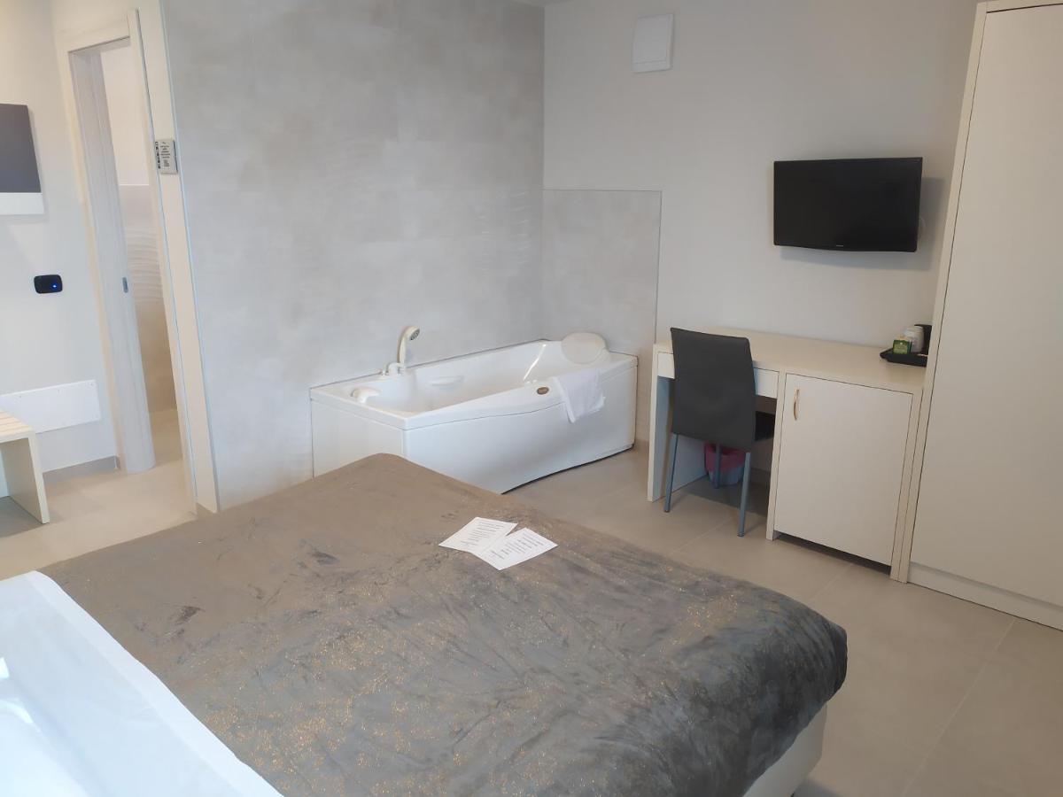Garda Diamant Bed and Breakfast Ντεζεντσάνο ντελ Γκάρντα Εξωτερικό φωτογραφία