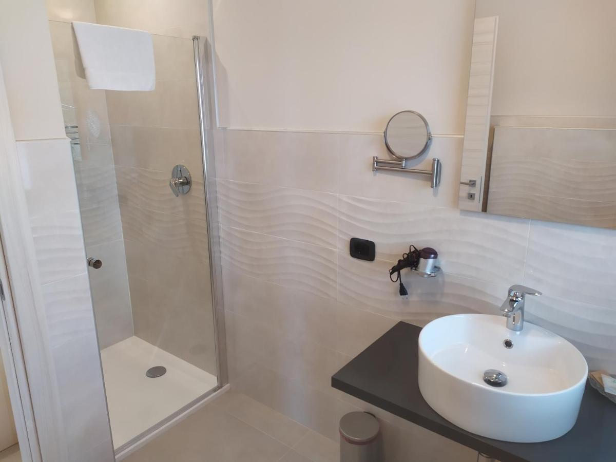 Garda Diamant Bed and Breakfast Ντεζεντσάνο ντελ Γκάρντα Εξωτερικό φωτογραφία